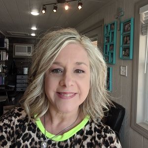 Meet your Posher, Suzanne